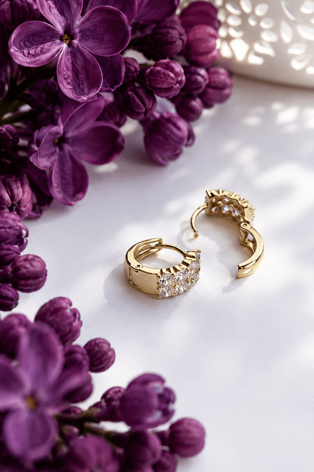 Isabella hoop earrings with zircons in lilac composition