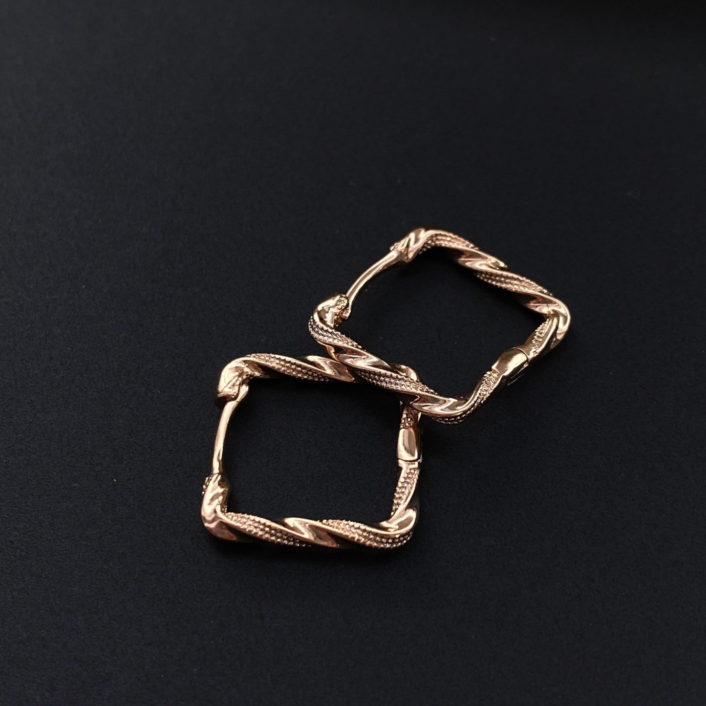 Gold-plated square shaped rings with texture - 18k - gold-plated - jewelry