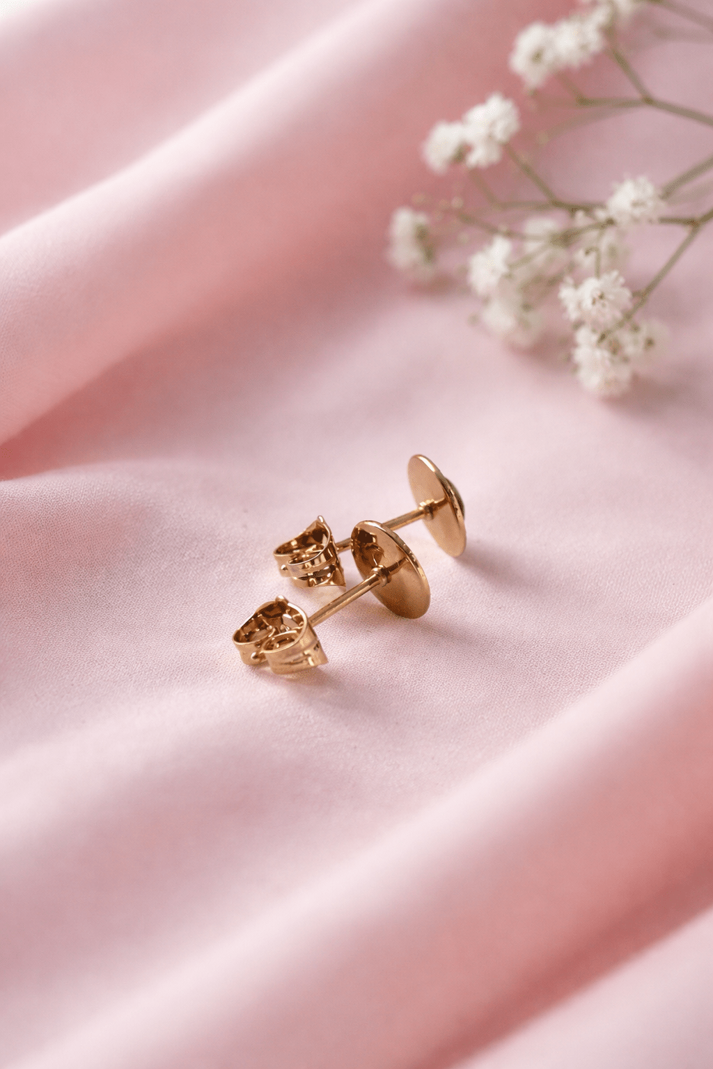 Gold-plated stud earrings with black accent - 18k - gold-plated - jewelry