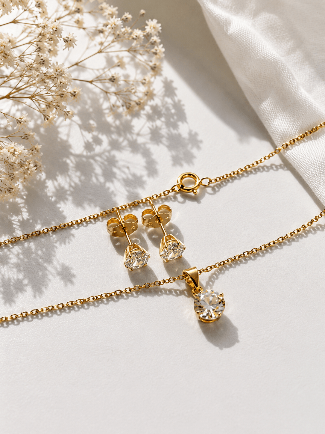 Loretta – 18k gold plated necklace with cubic zirconia pendant