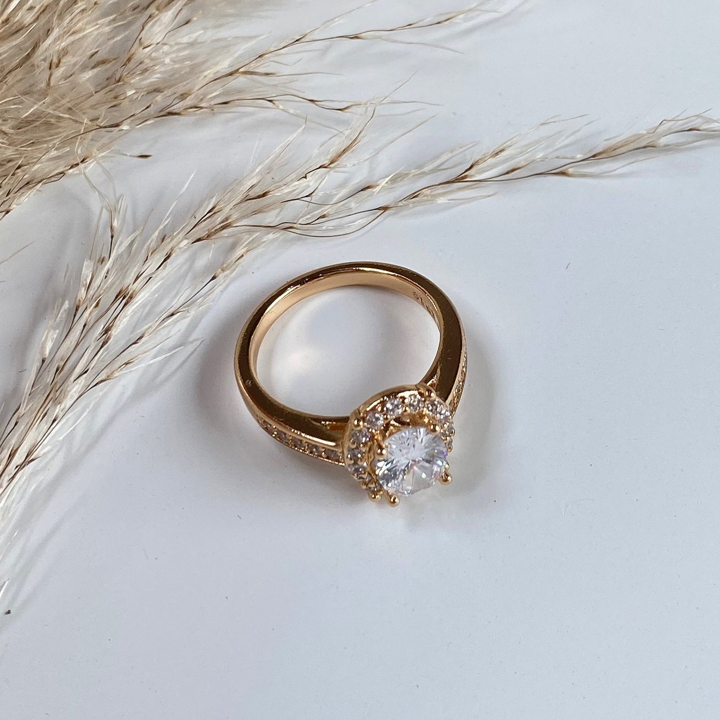 Oval zirconia gold-plated ring