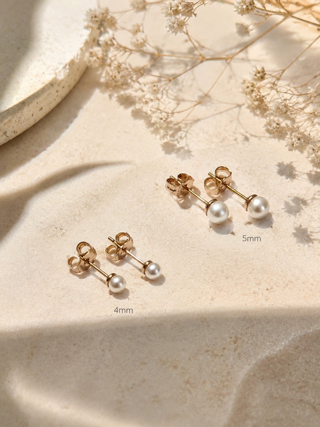 Pearl stud earrings in 4 mm and 5 mm sizes