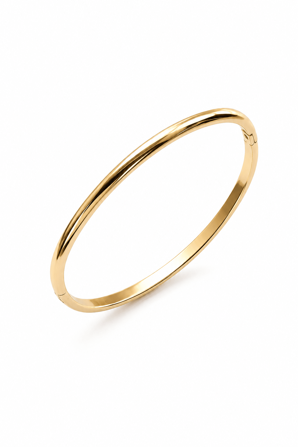 18k apzeltīta bangle tipa rokassprādze tuvplānā