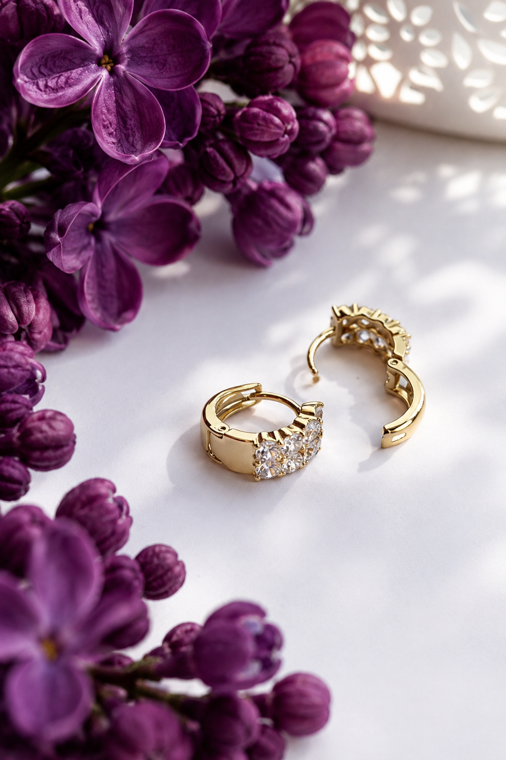Isabella hoop earrings with zircons in lilac composition