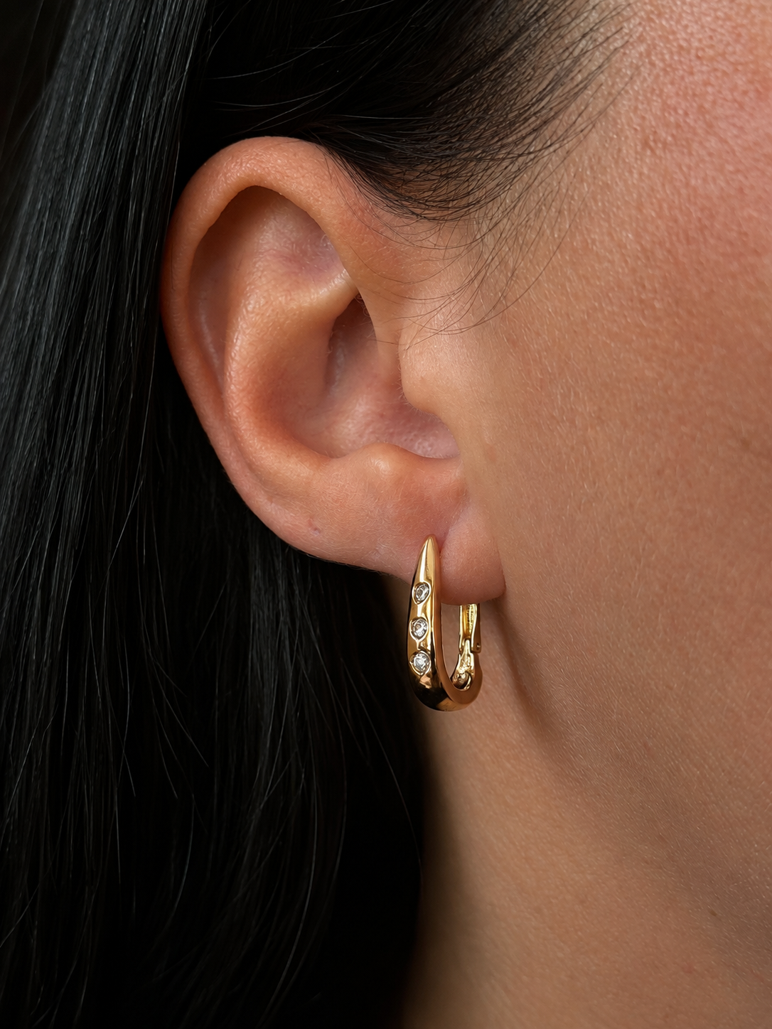 3in1 gold tone earrings without a pearl in the ear