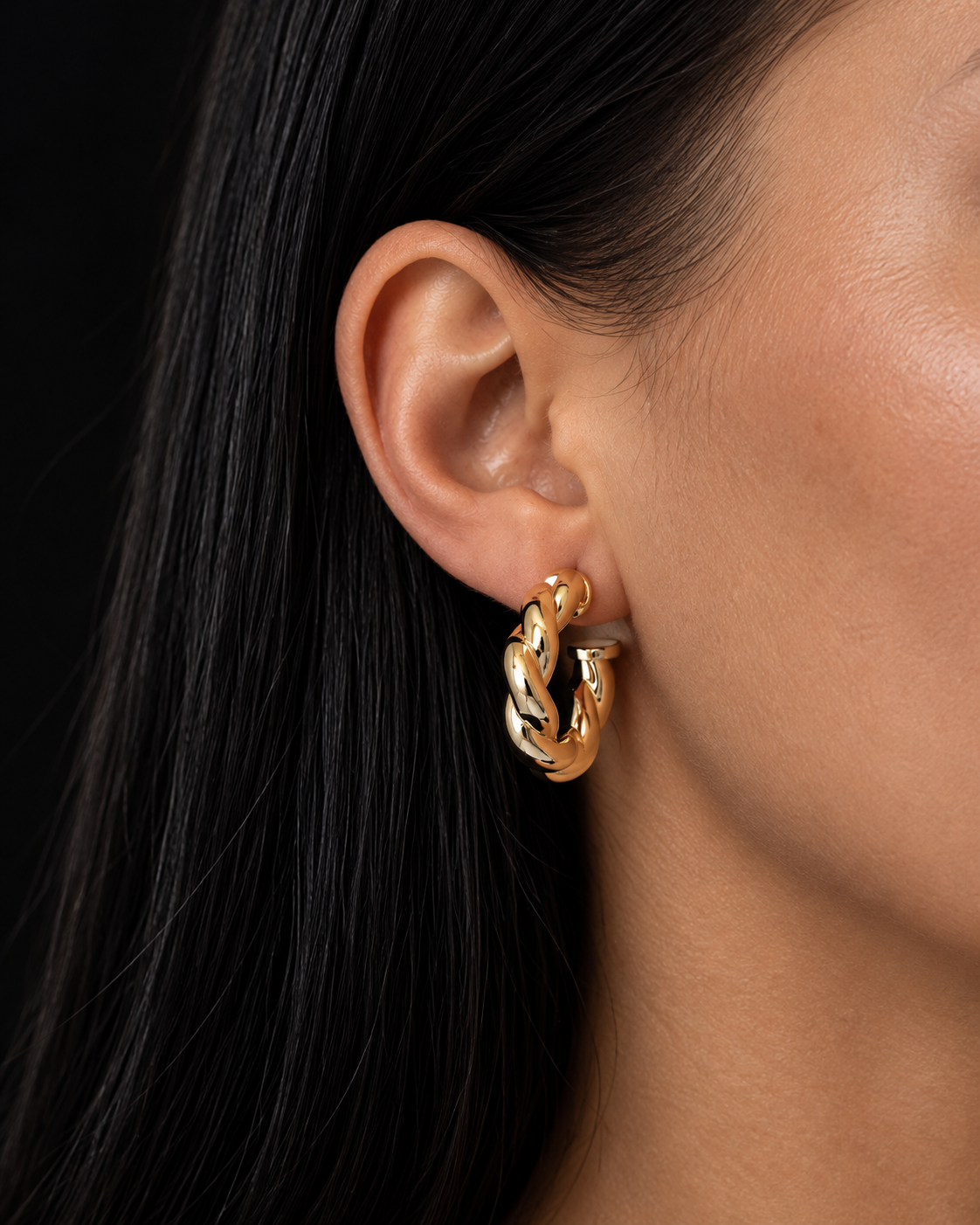 Gold-plated stud earrings with twisted pattern