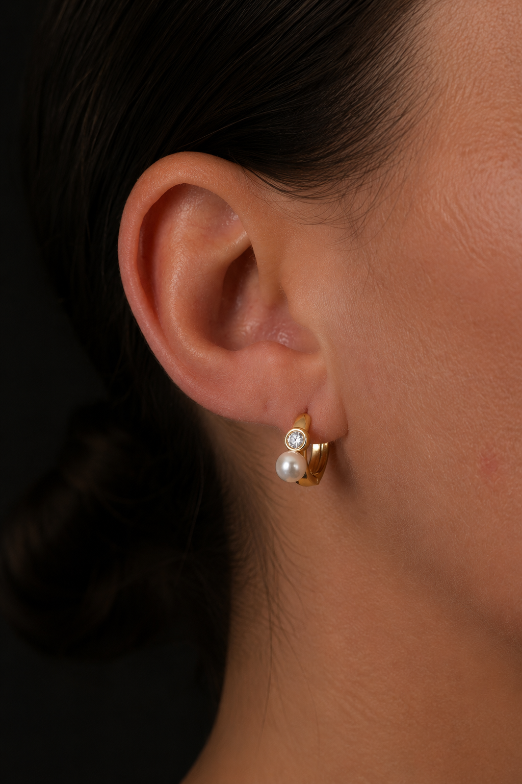 Gold-plated earrings with a pearl