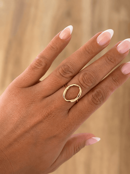 Annika - 18k gold-plated ring with an oval silhouette gold-plated jewelry for women
