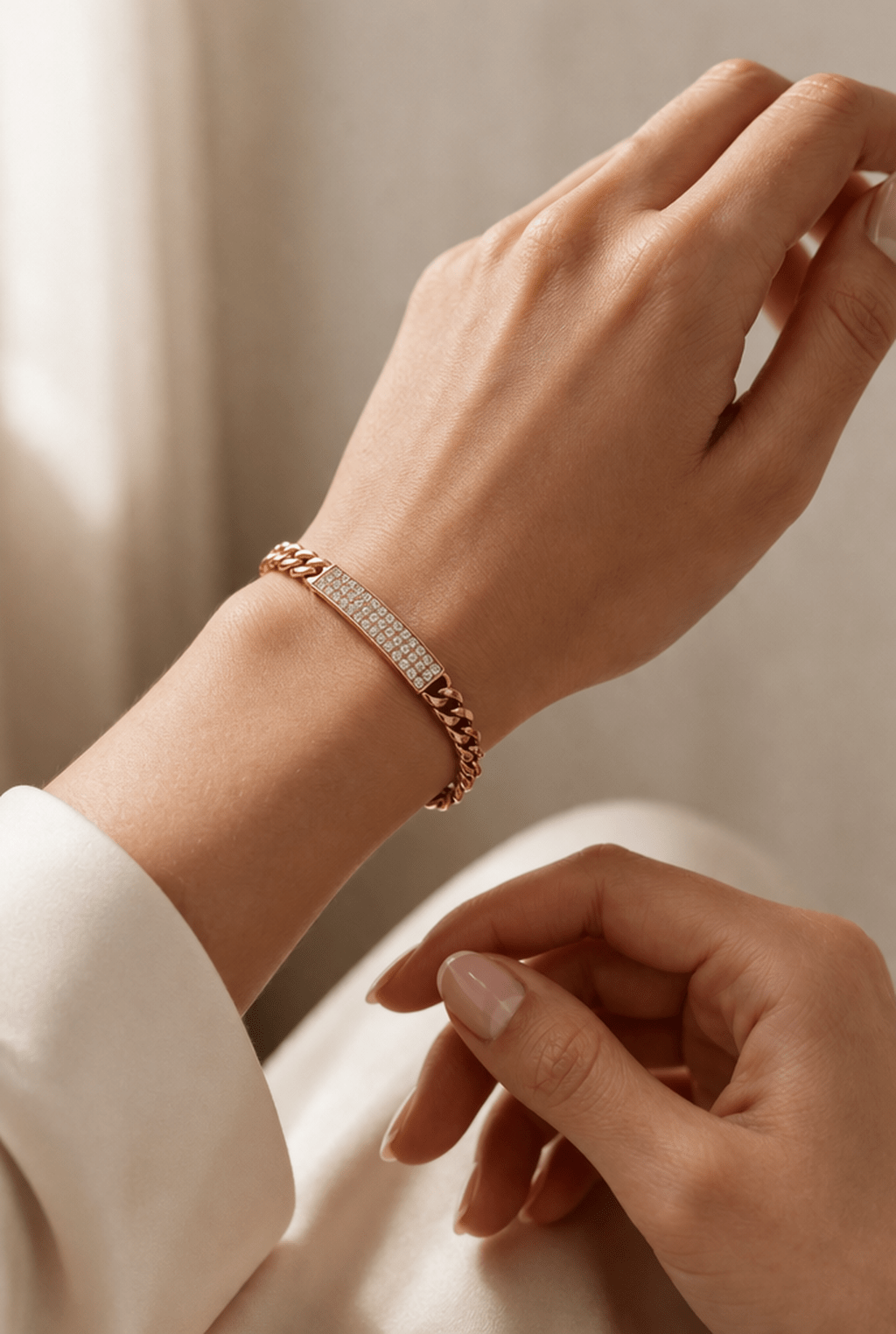 Gold-plated bracelet with embedded zircons - 18k - gold-plated - jewelry