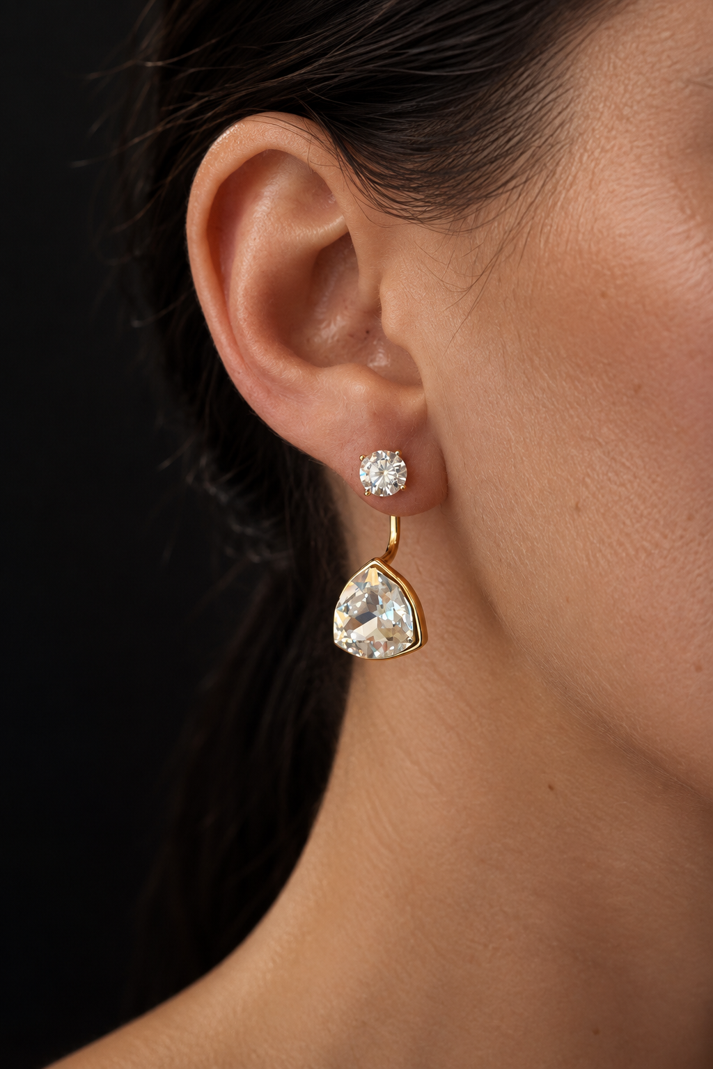 Apzeltīti 2in1 auskari ar apaļu nagliņu un šķautņotu kristāla piekariņu