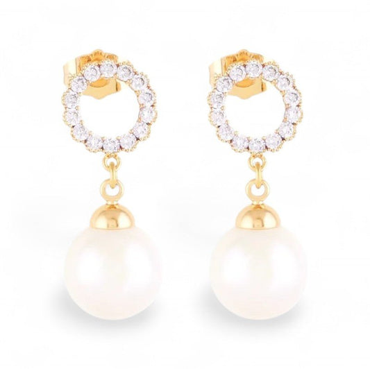 Gold-plated stud earrings with a pearl