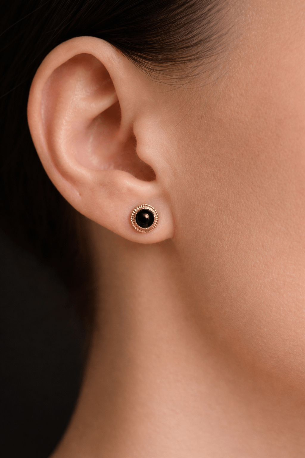 Gold-plated stud earrings with black accent - 18k - gold-plated - jewelry