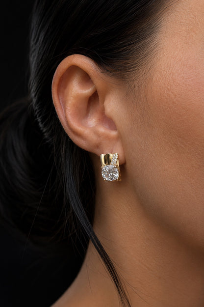 Dace 18k gold-plated anti-allergic earrings with square cubic zirconia on the ear