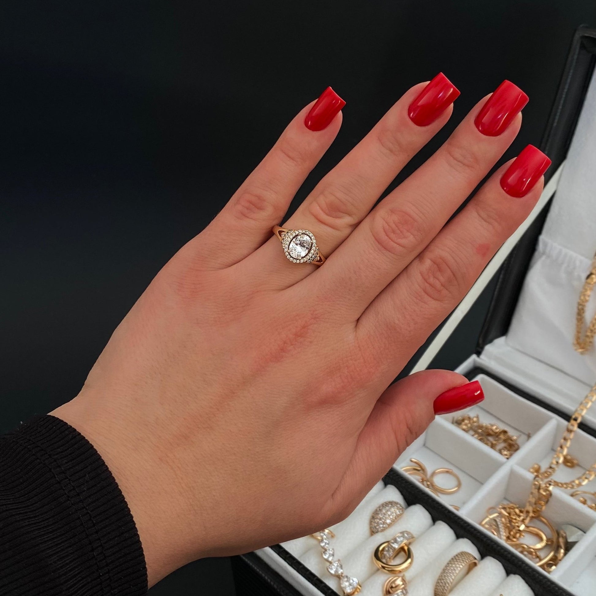 Elegant gold-plated ring with sparkling zirconia