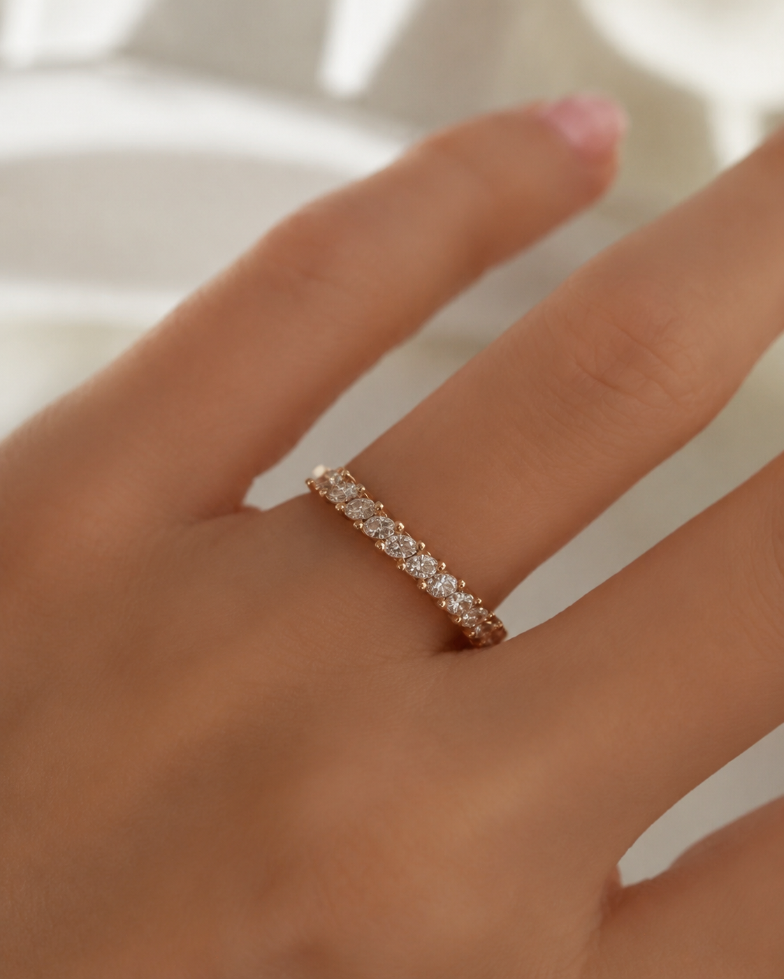 18k gold-plated ring with zircons on the hand