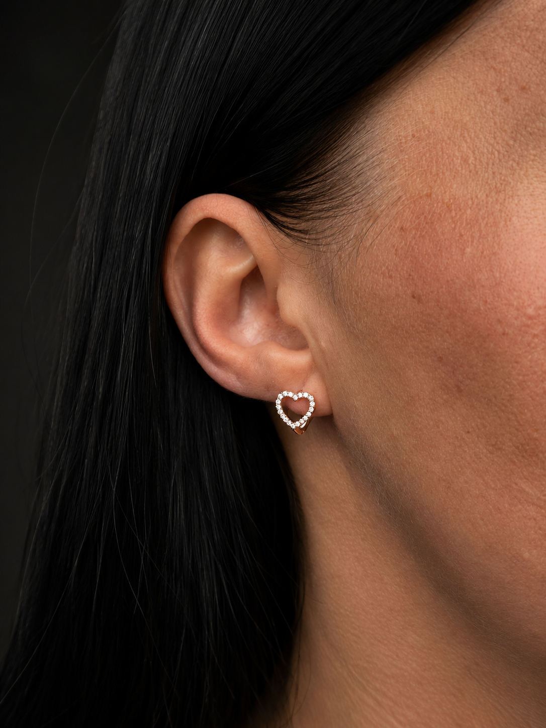 Amelia – 18k gold-plated heart hoop earrings with zircons