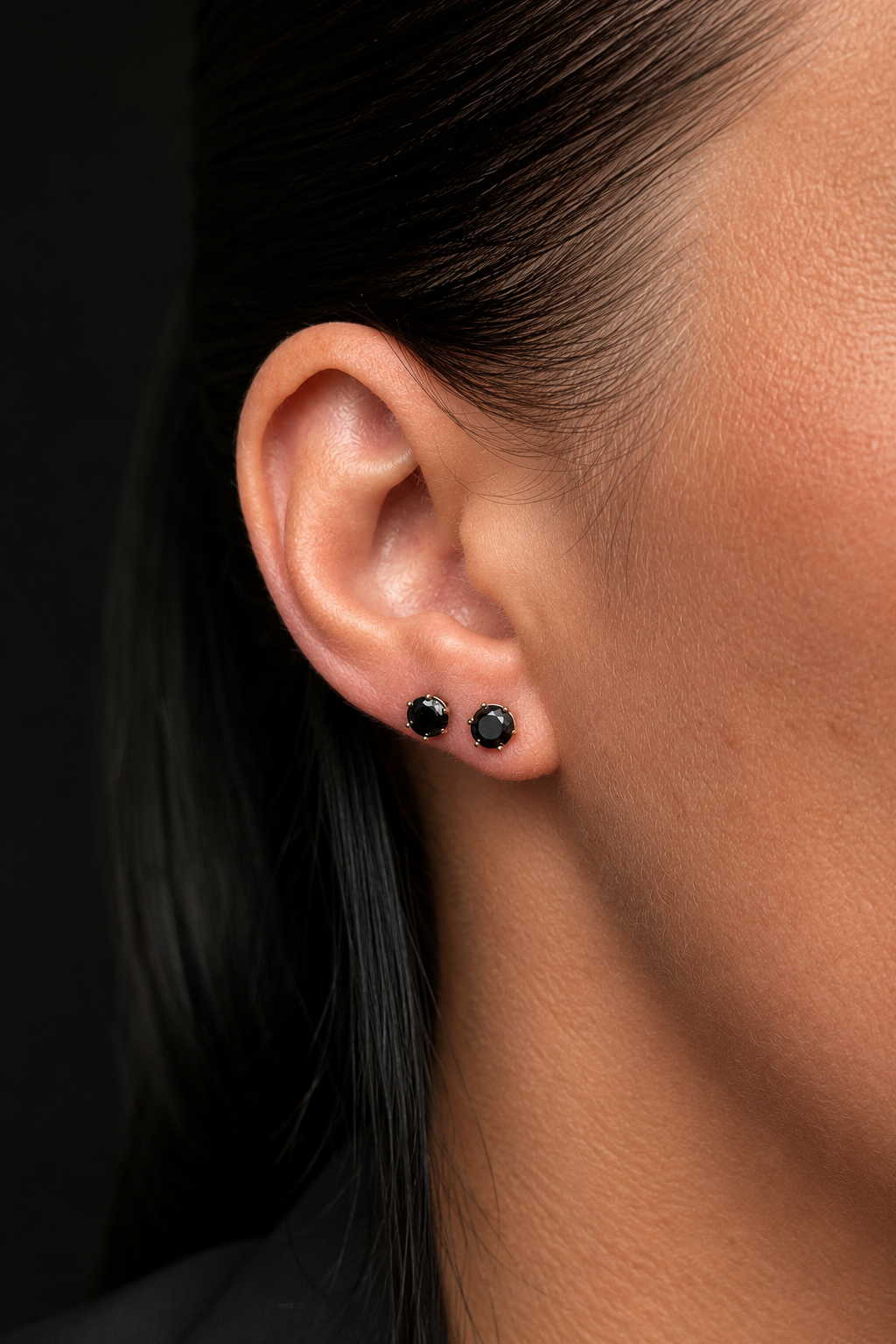 Elsa – 18k gold-plated stud earrings with black zirconia
