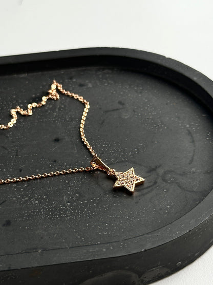 Short chain and pendant gold plated jewelry for women