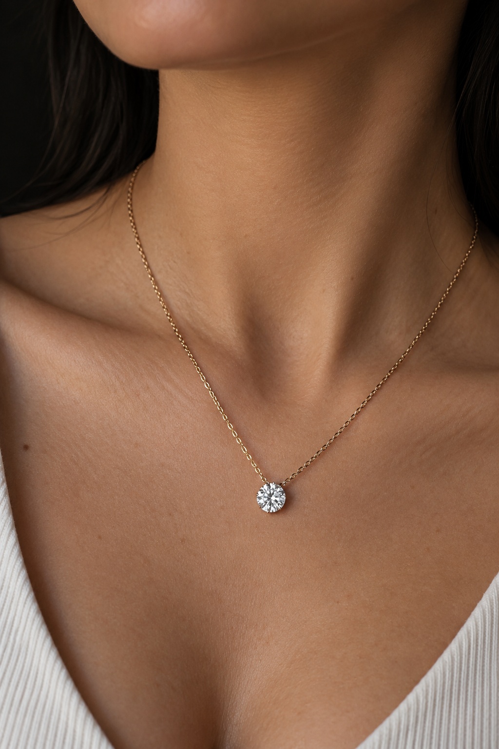 Classic gold-plated necklace with clear zircon worn around the neck