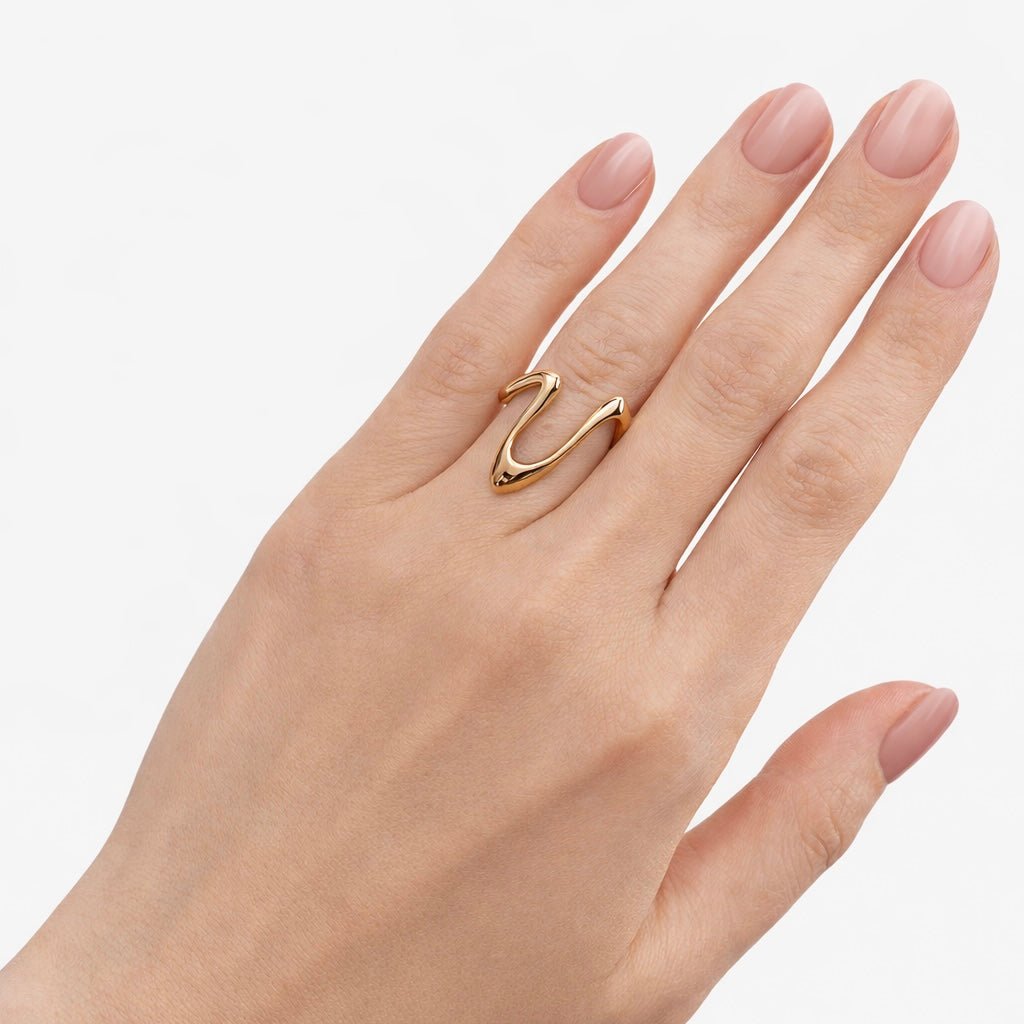 Classic gold-plated ring with an abstract design - 18k - gold-plated - jewelry
