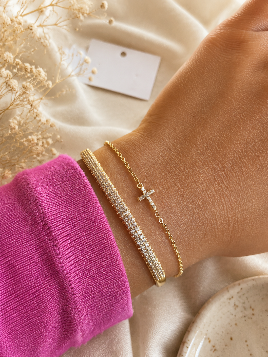 18k gold-plated bracelet with a cross on the hand