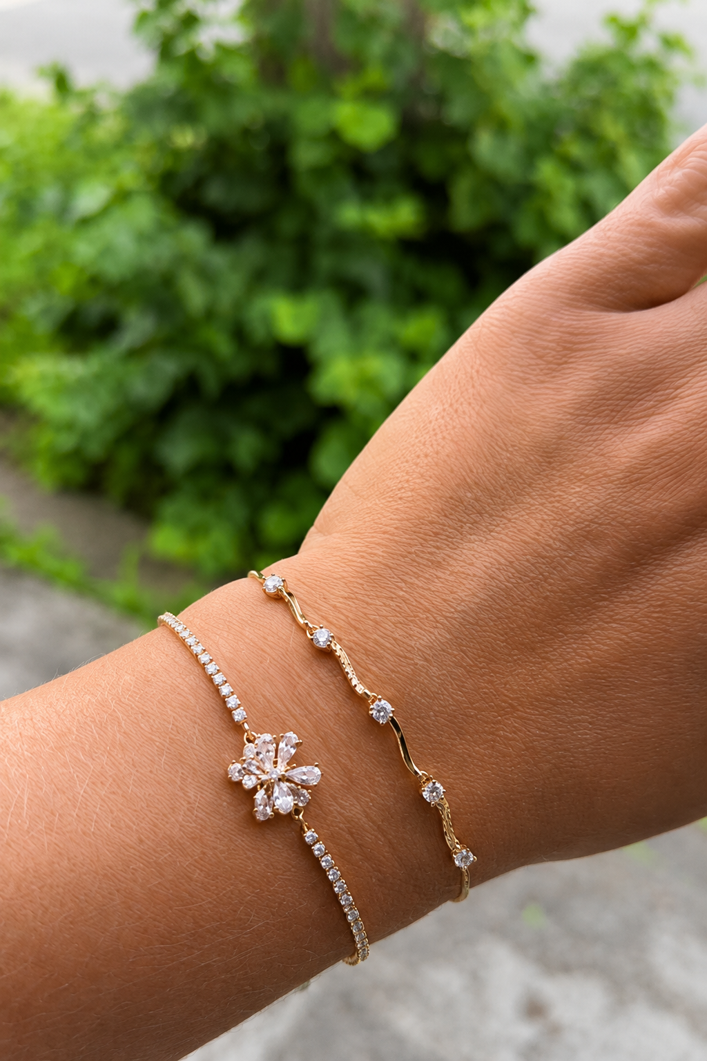 18k gold-plated adjustable bracelet with a butterfly on the wrist