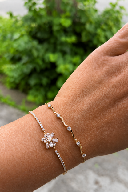 18k gold-plated adjustable bracelet with a butterfly on the wrist
