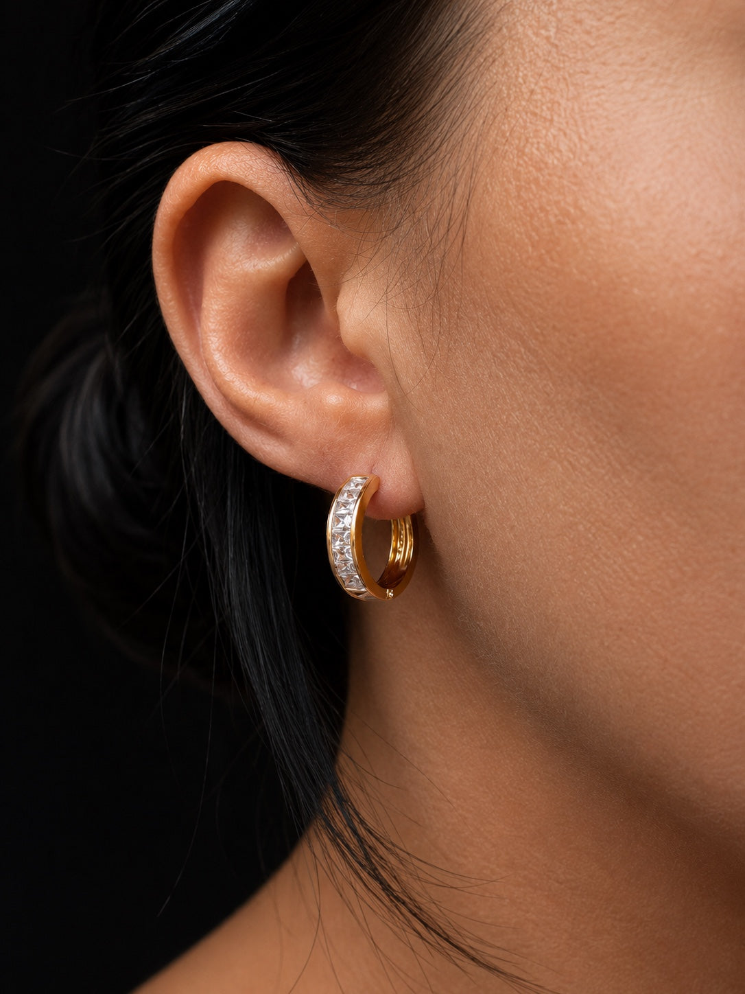 Marta 18k gold-plated anti-allergic hoop earrings with square zirconias on the ear
