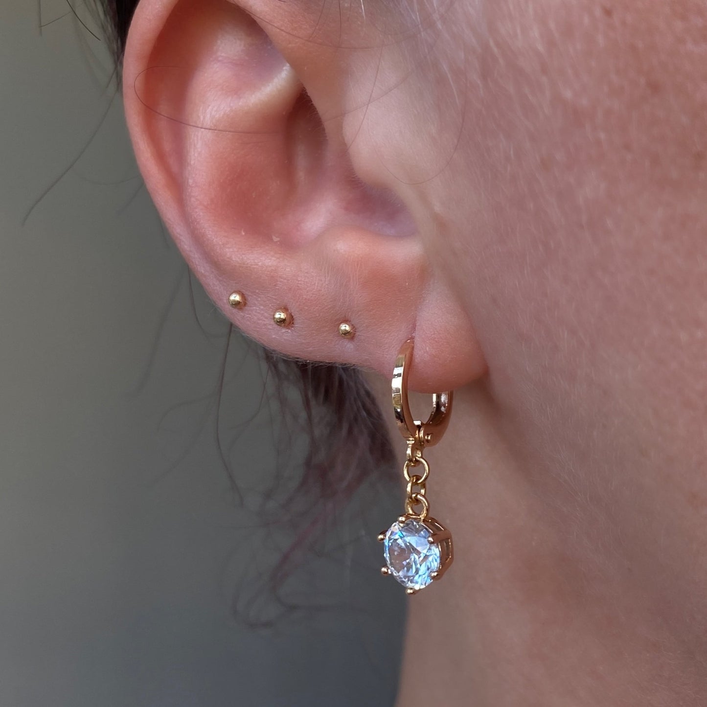 Minimalist gold-plated stud earrings with 2 mm ball
