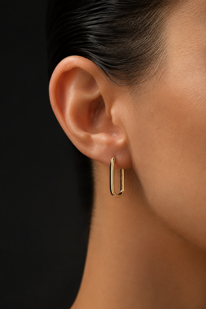 Monika – 18k gold-plated oval hoop earrings on the ear