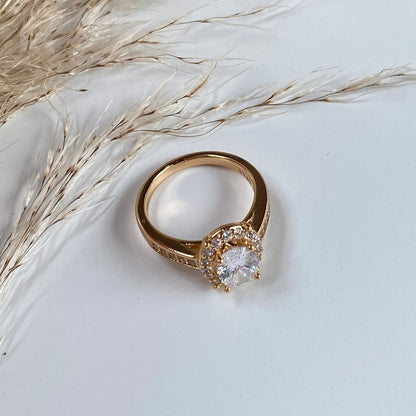 Oval zirconia gold-plated ring