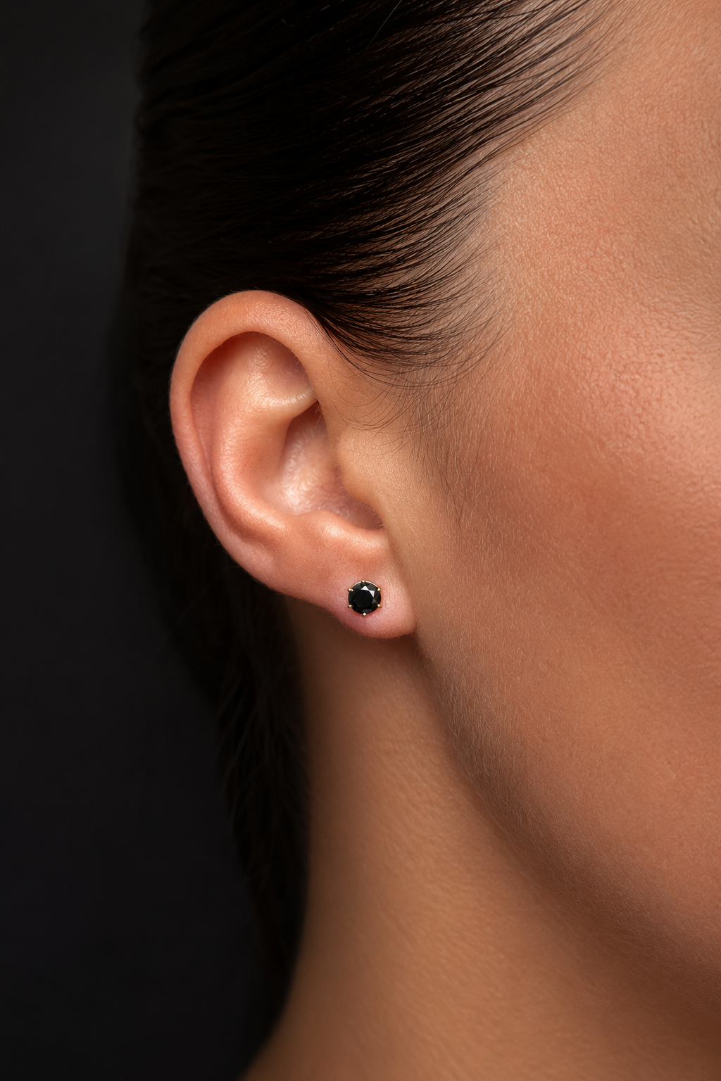 Elsa – 18k gold-plated stud earrings with black zirconia
