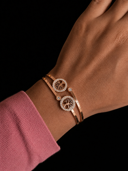 Roséguldpläterat armband med livets träd på handleden