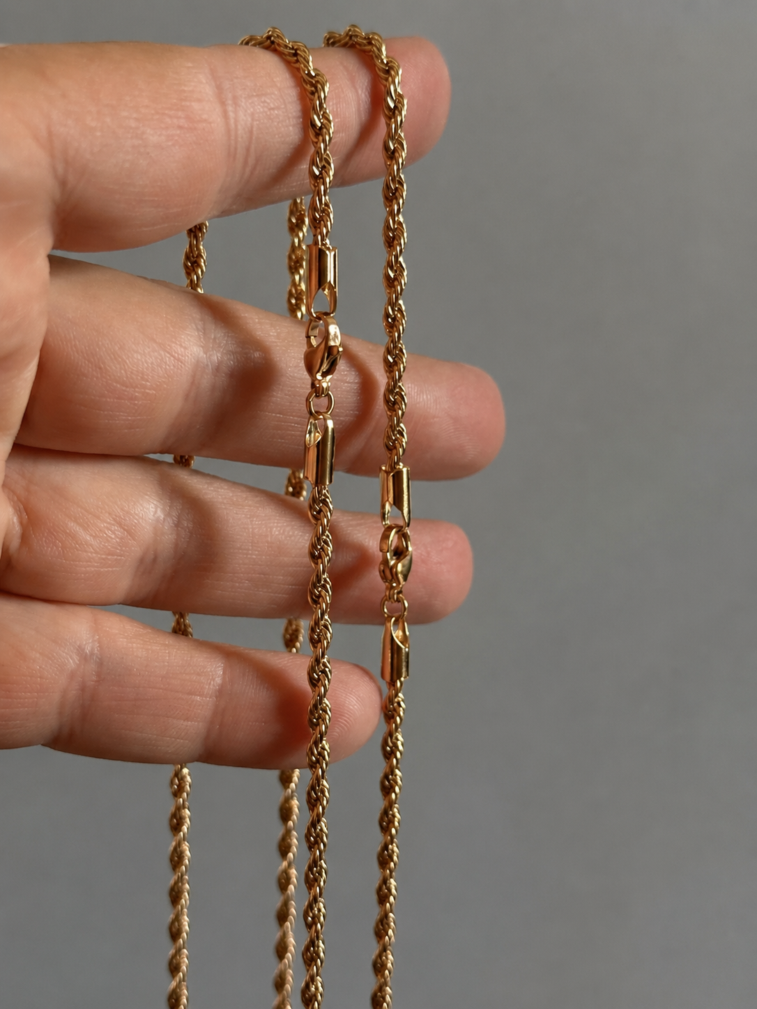 Gold-tone twisted rope chain necklace with clasp – close-up