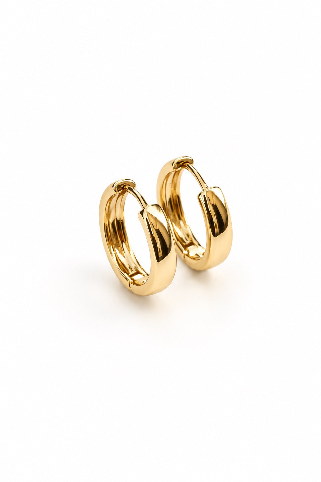 Vita 18k gold-plated classic hoop earrings 17 mm on a white background