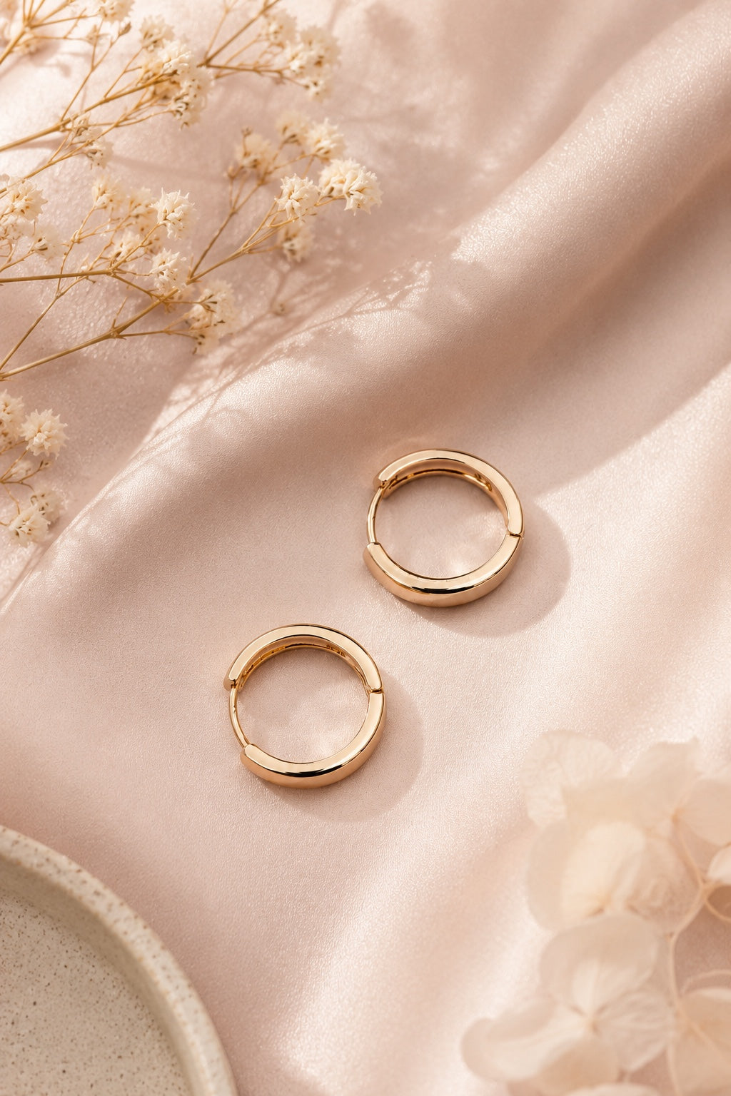 Vita 18k gold-plated classic hoop earrings 17 mm on pink fabric