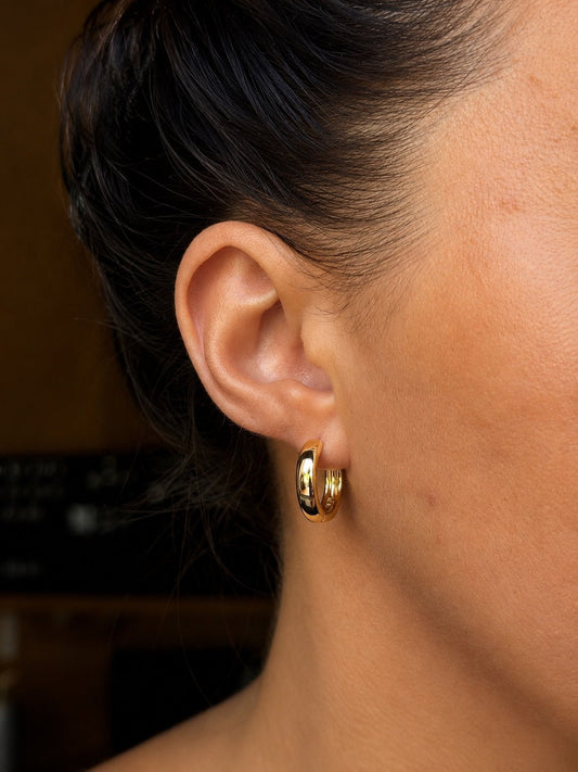 Vita 18k gold-plated classic hoop earrings 17 mm on the ear